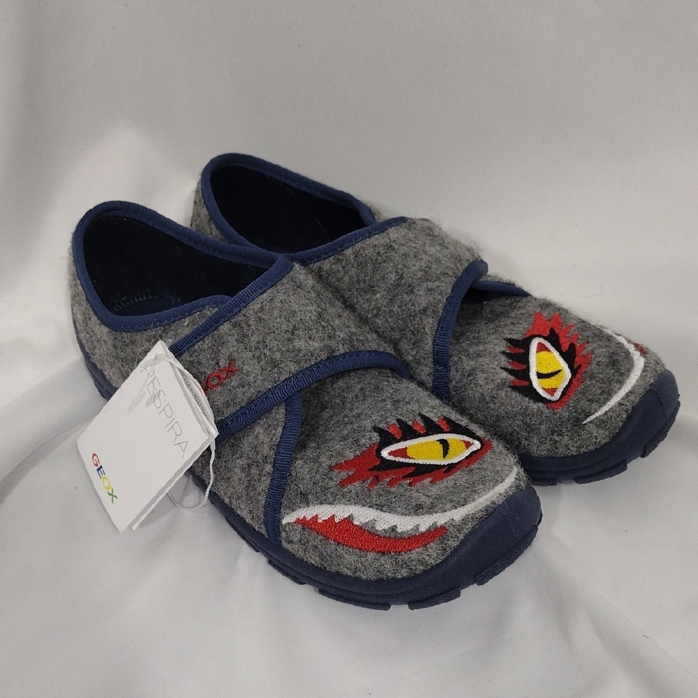 NWOB Geox Respira Gray and Blue Nymel Dorm Shoes With Eyes Size Boys 3